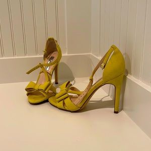 Women’s size 6, yellow/greenish sandals.